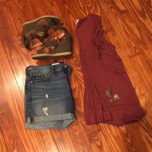 GAP 1969 distressed denim shorts size 6/28